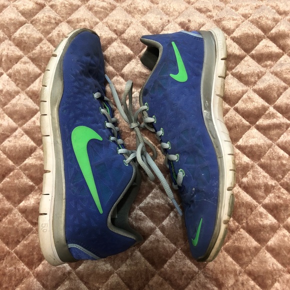 blue nike tennis shoes womens